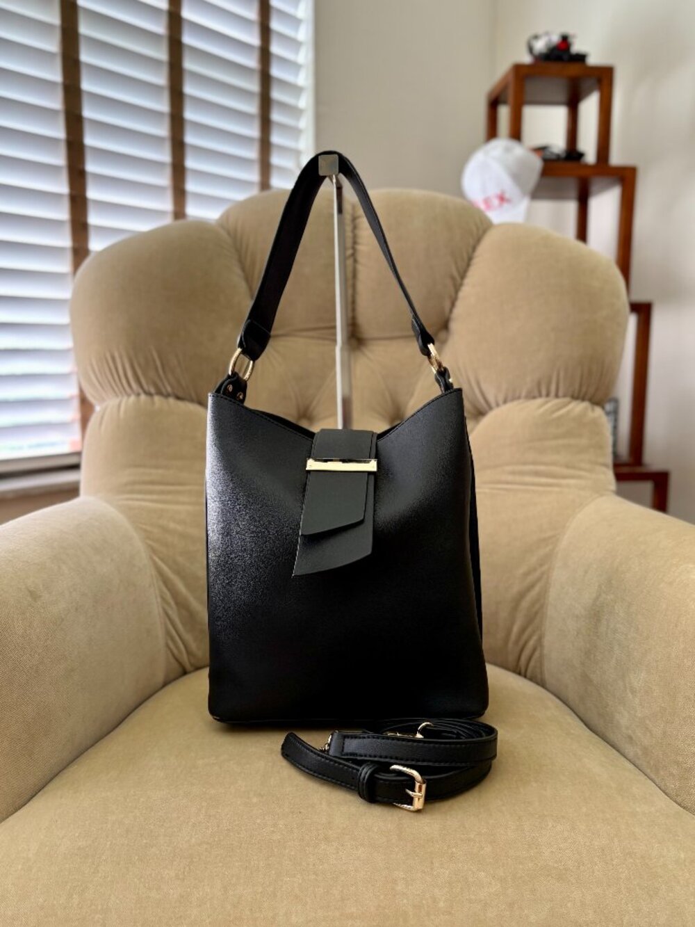 Auth MELIE BIANCO Iconic Alessia Black Vegan Leather Medium Bucket Bag